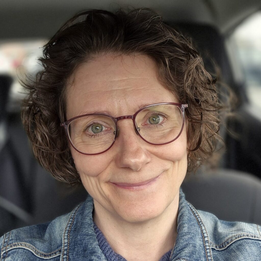 Portræt af en smilende Pia